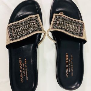 Donald J Pliner size 7 Medium Italy bronze sandal.